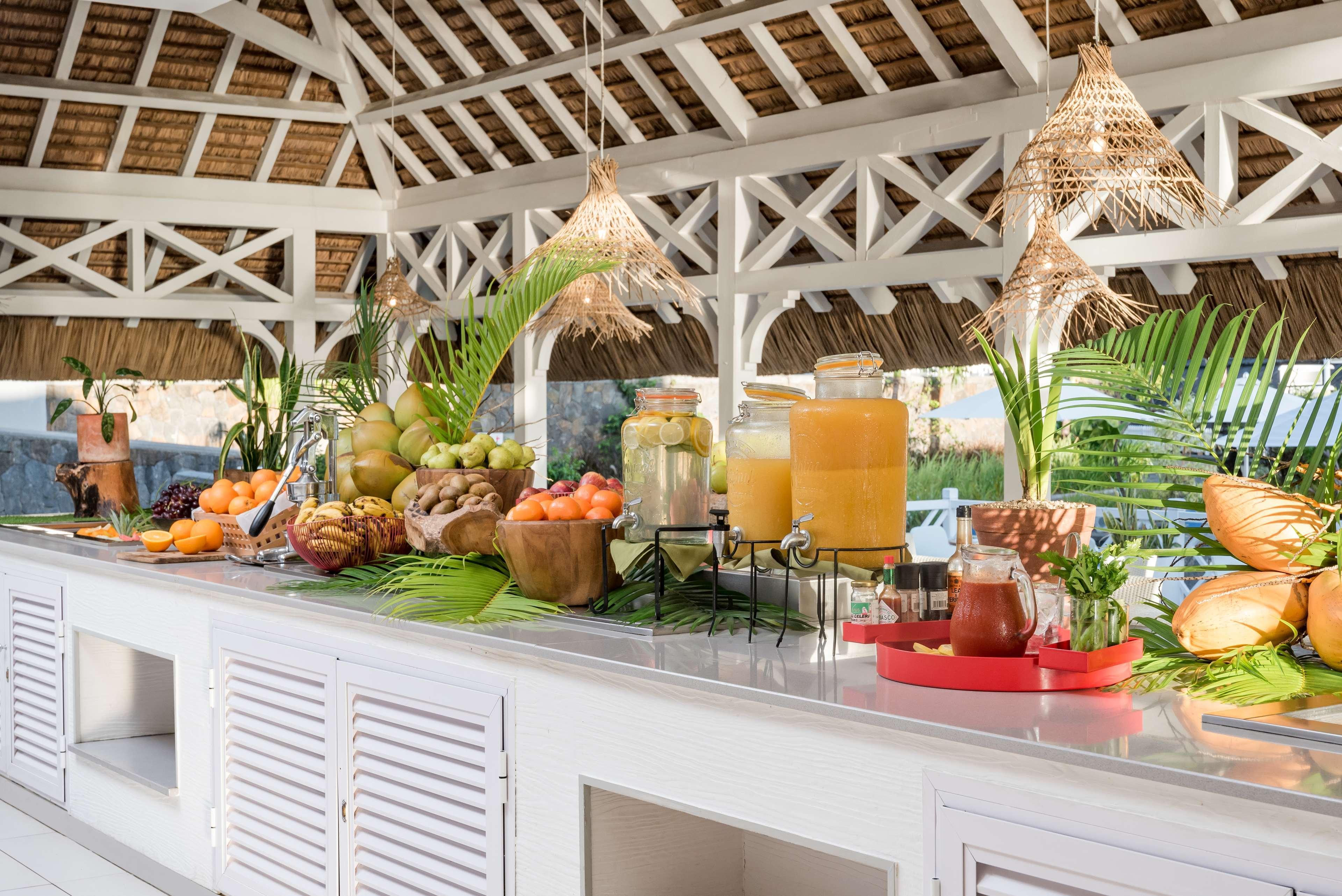 Radisson Blu Azuri & 4* Roches Noires