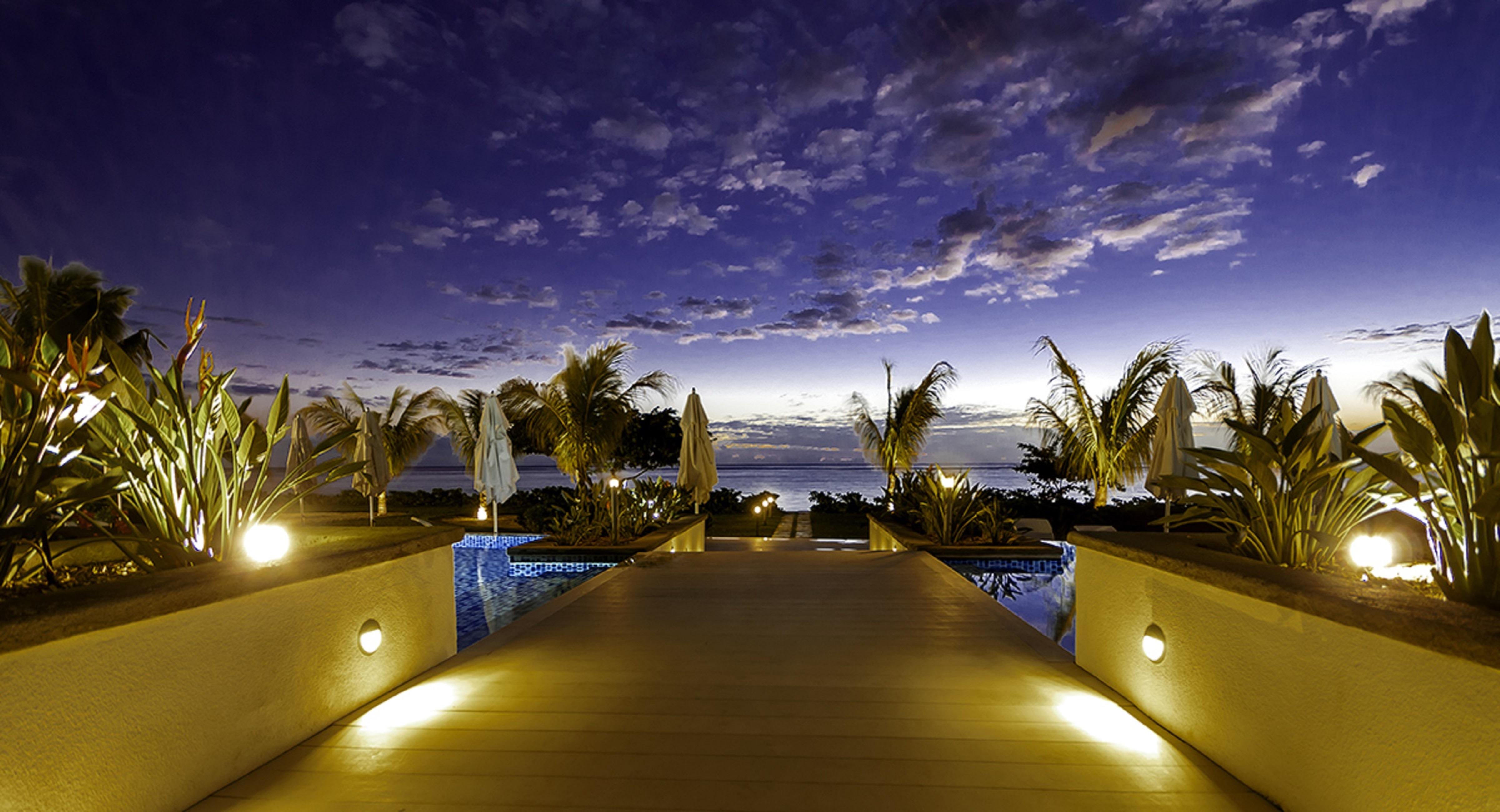 Cap Ouest: Luxury Beachfront Apartment Flic en Flac
