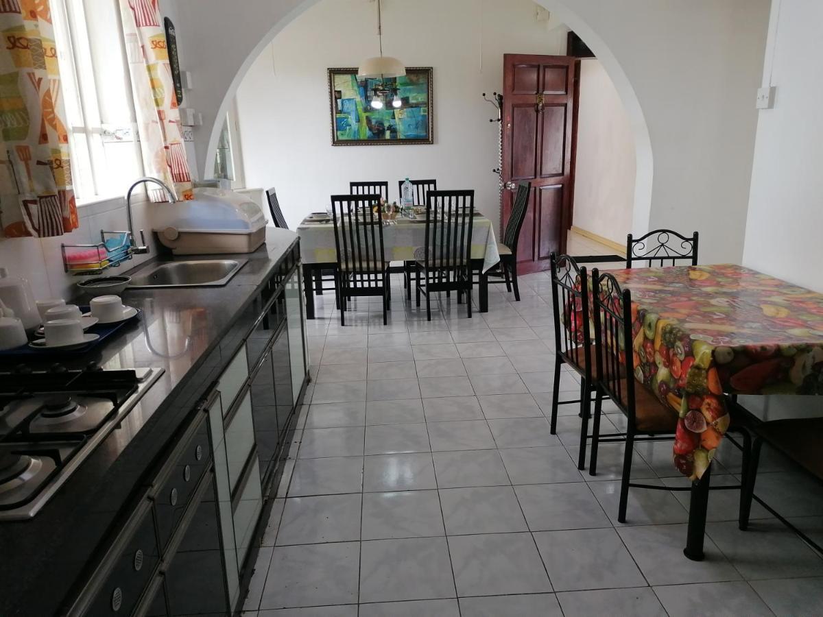 Les Camelias Apartment