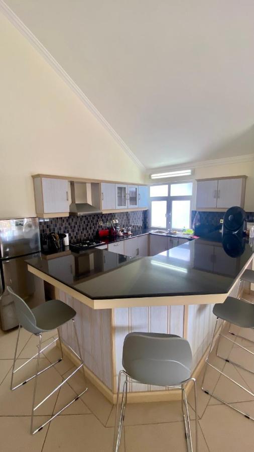 Dove Court Penthouse, Flic en Flac