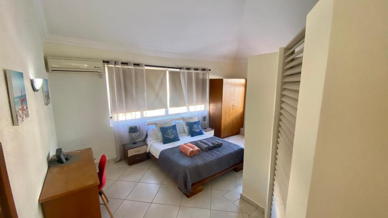 Dove Court Penthouse, Flic en Flac
