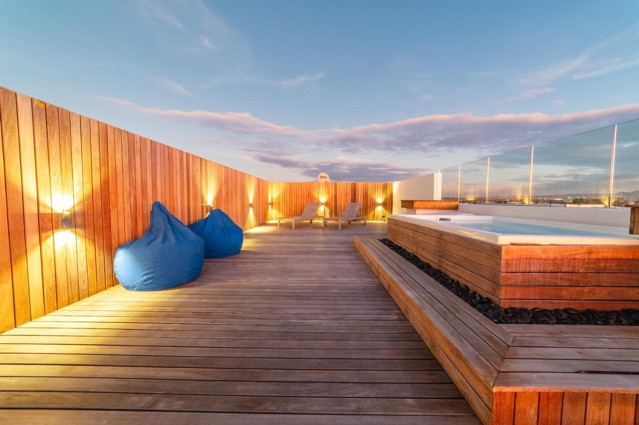 Penthouse 13 - One Bay With Private Rooftop Terrace And Dip In Pool *
