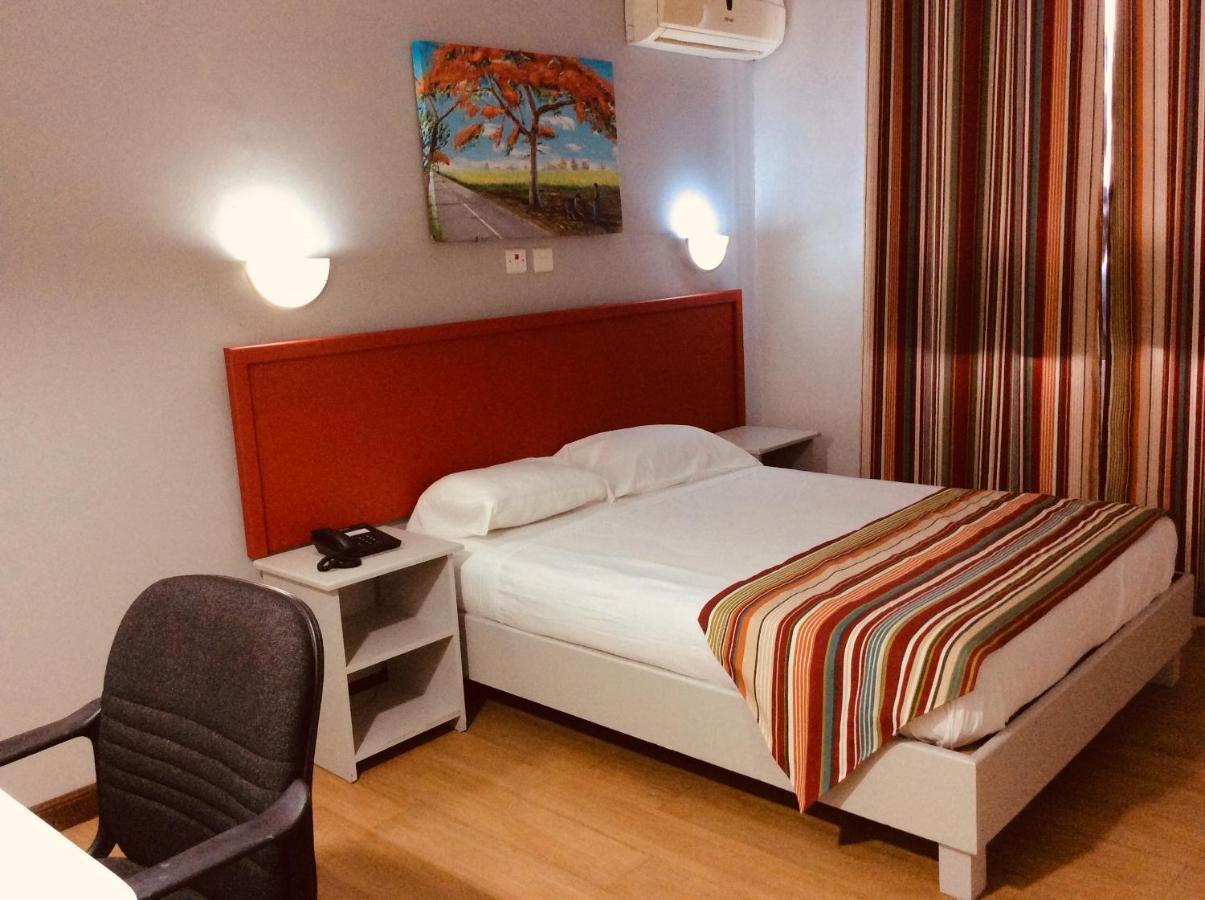 Hotel Champ De Mars 2*