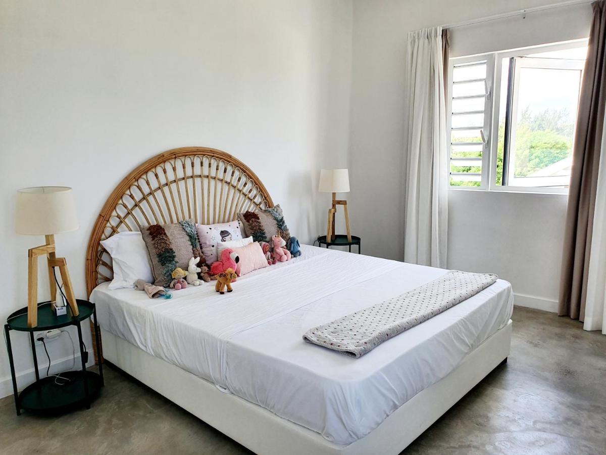 Luxury Beachfront With Private Pool - Jolly's Rock Calodyne
