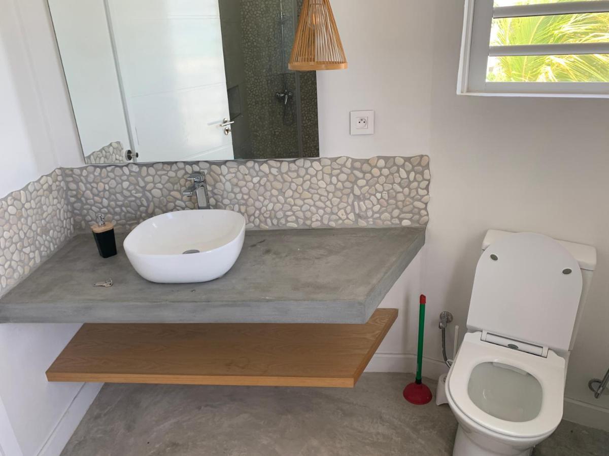 Luxury Beachfront With Private Pool - Jolly's Rock Holiday home Calodyne