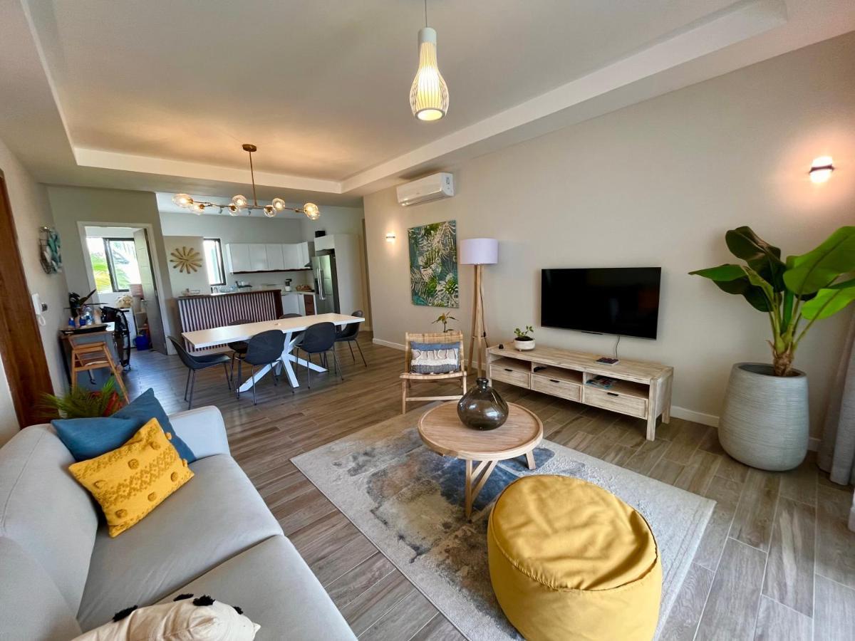 Tropical Beachfront Apartment *