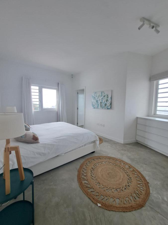 Luxury Beachfront With Private Pool - Jolly's Rock Calodyne