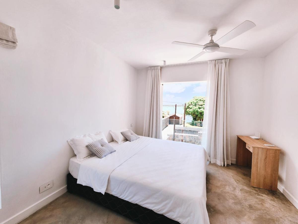 Luxury Beachfront With Private Pool - Jolly's Rock Holiday home *