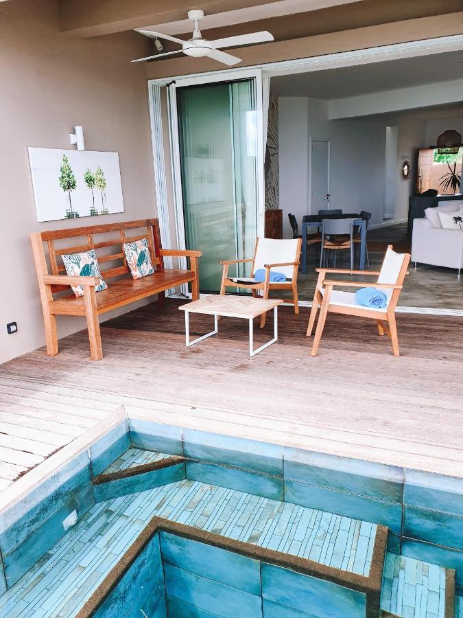 Luxury Beachfront With Private Pool - Jolly's Rock Holiday home Calodyne