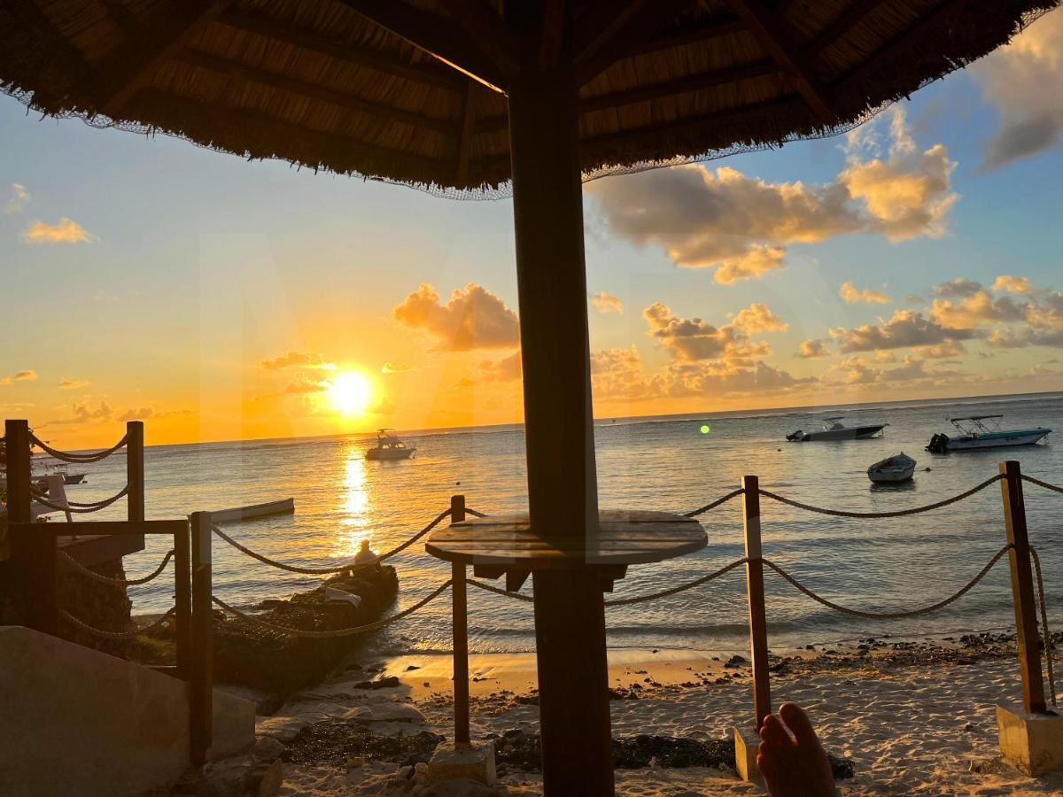 Caro's Beachfront *