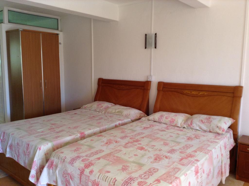 Ebrahim Flats - Grand Baie Beach Apartment *