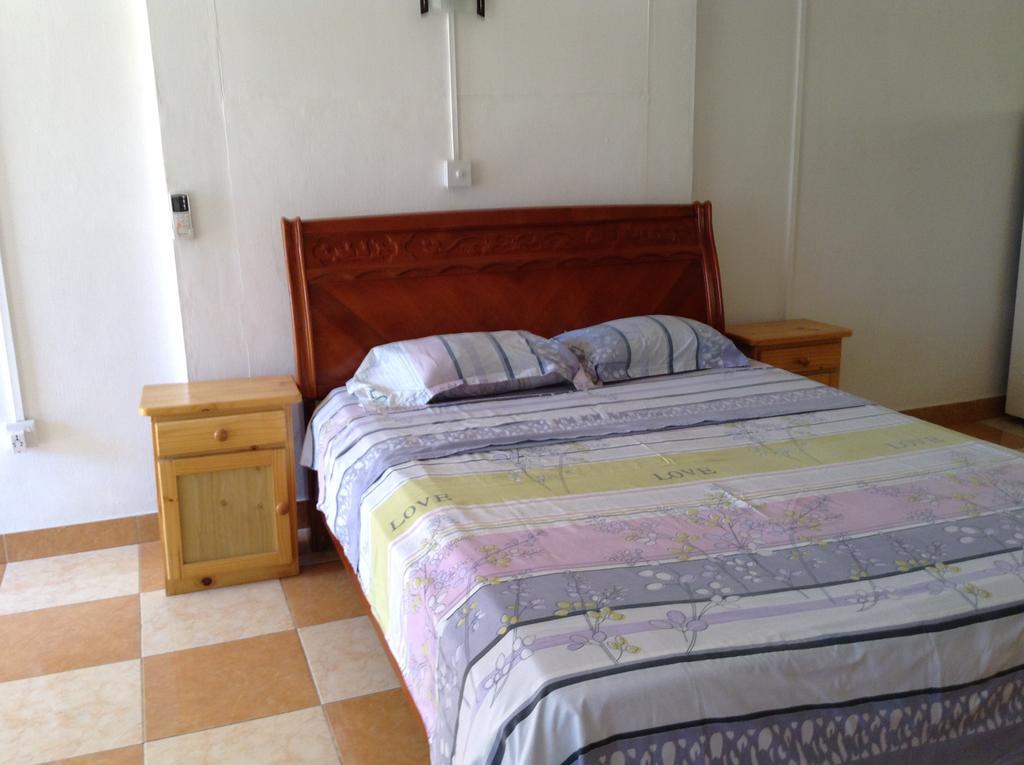 Ebrahim Flats - Grand Baie Beach * Grand Baie