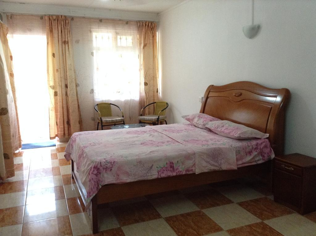 Ebrahim Flats - Grand Baie Beach * Grand Baie
