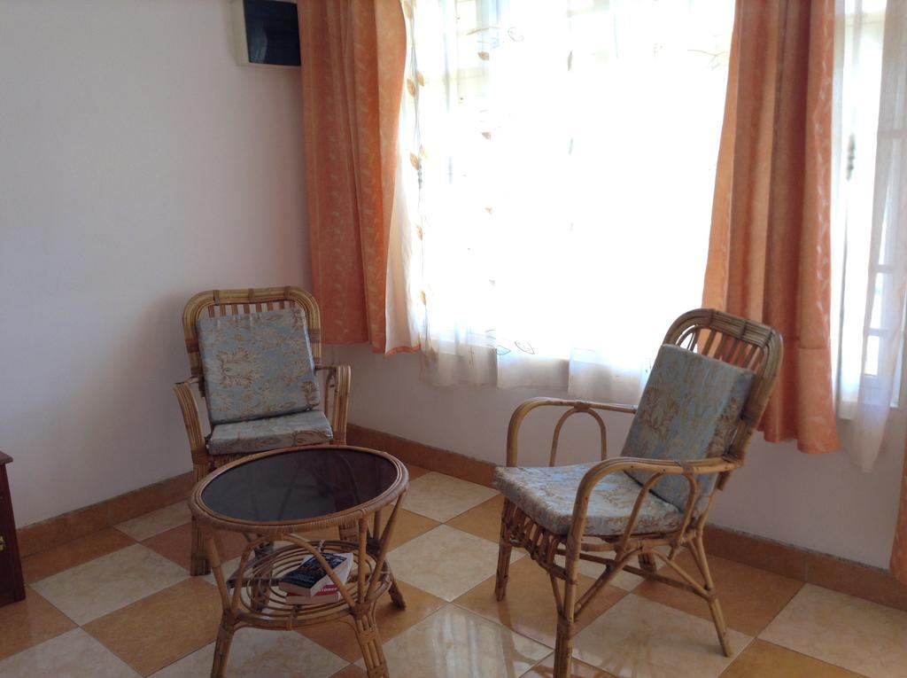 Ebrahim Flats - Grand Baie Beach *