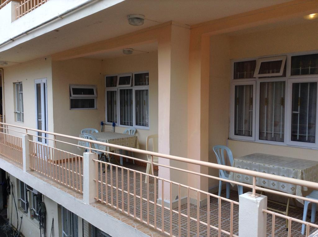 Ebrahim Flats - Grand Baie Beach Apartment *