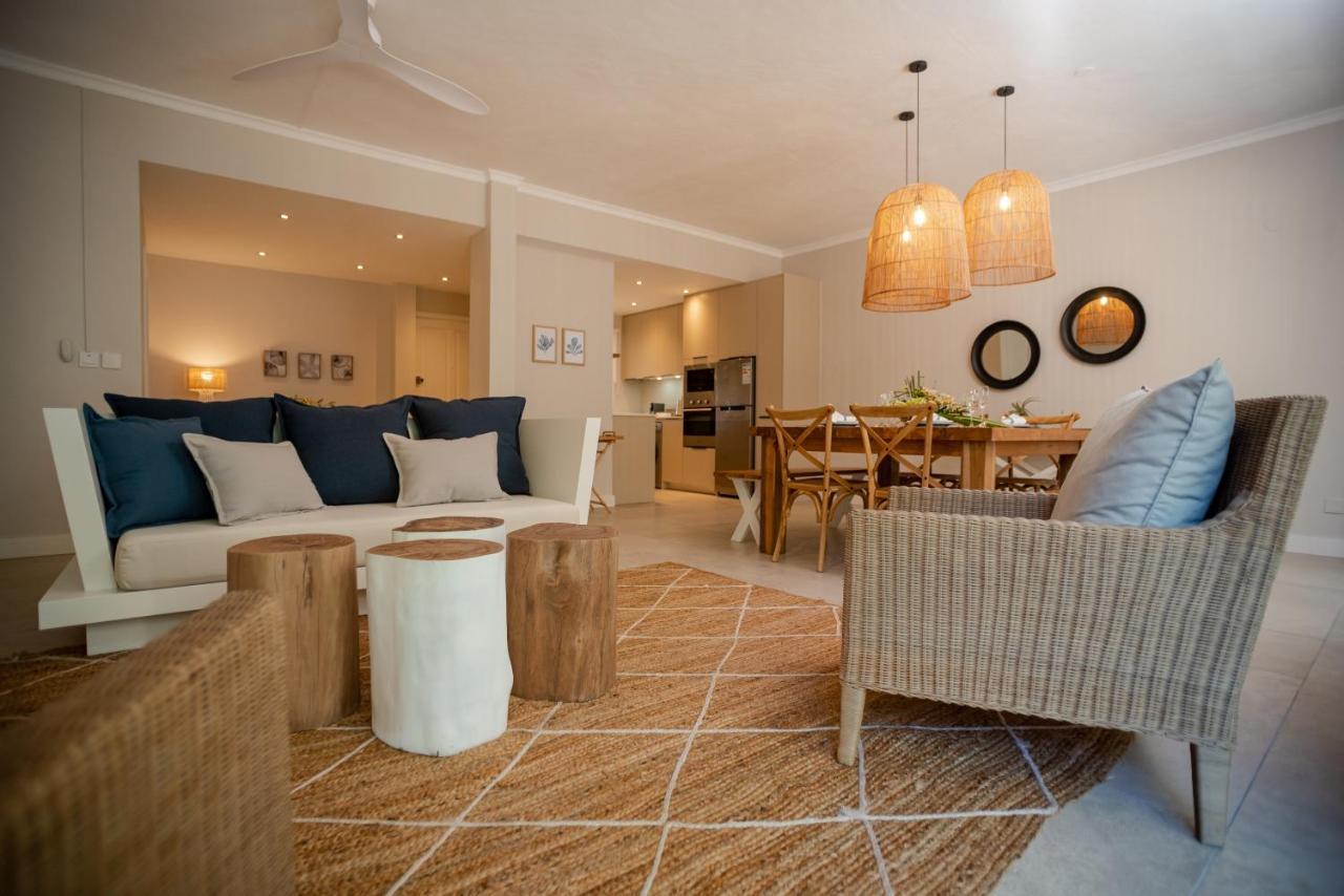 Blue Coral Beachfront Penthouse Apartment *