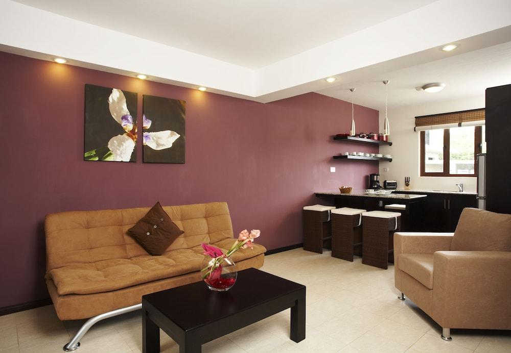 Aparthotel Grand Bay Suites 4*