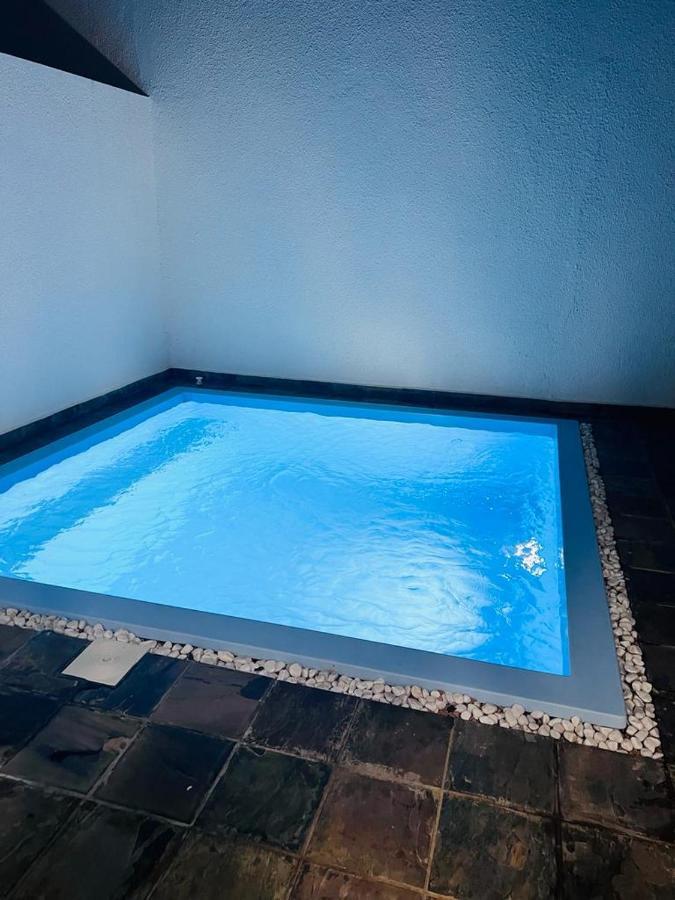 Azure 4 Bedrooms Haven Retreat: Where Tranquility Meets Turquoise Waters, Mauritius Flic en Flac