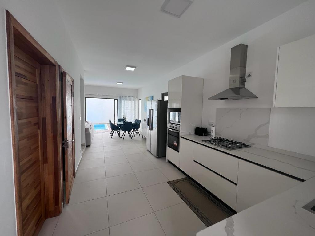 Villa Azure 4 Bedrooms Haven Retreat: Where Tranquility Meets Turquoise Waters, Mauritius