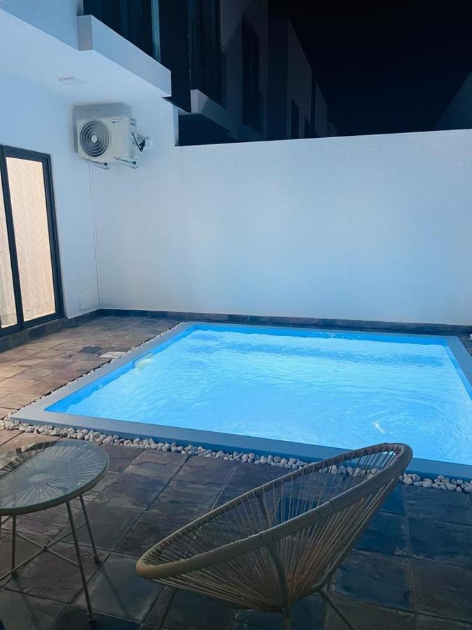 Azure 4 Bedrooms Haven Retreat: Where Tranquility Meets Turquoise Waters, Mauritius Villa Flic en Flac