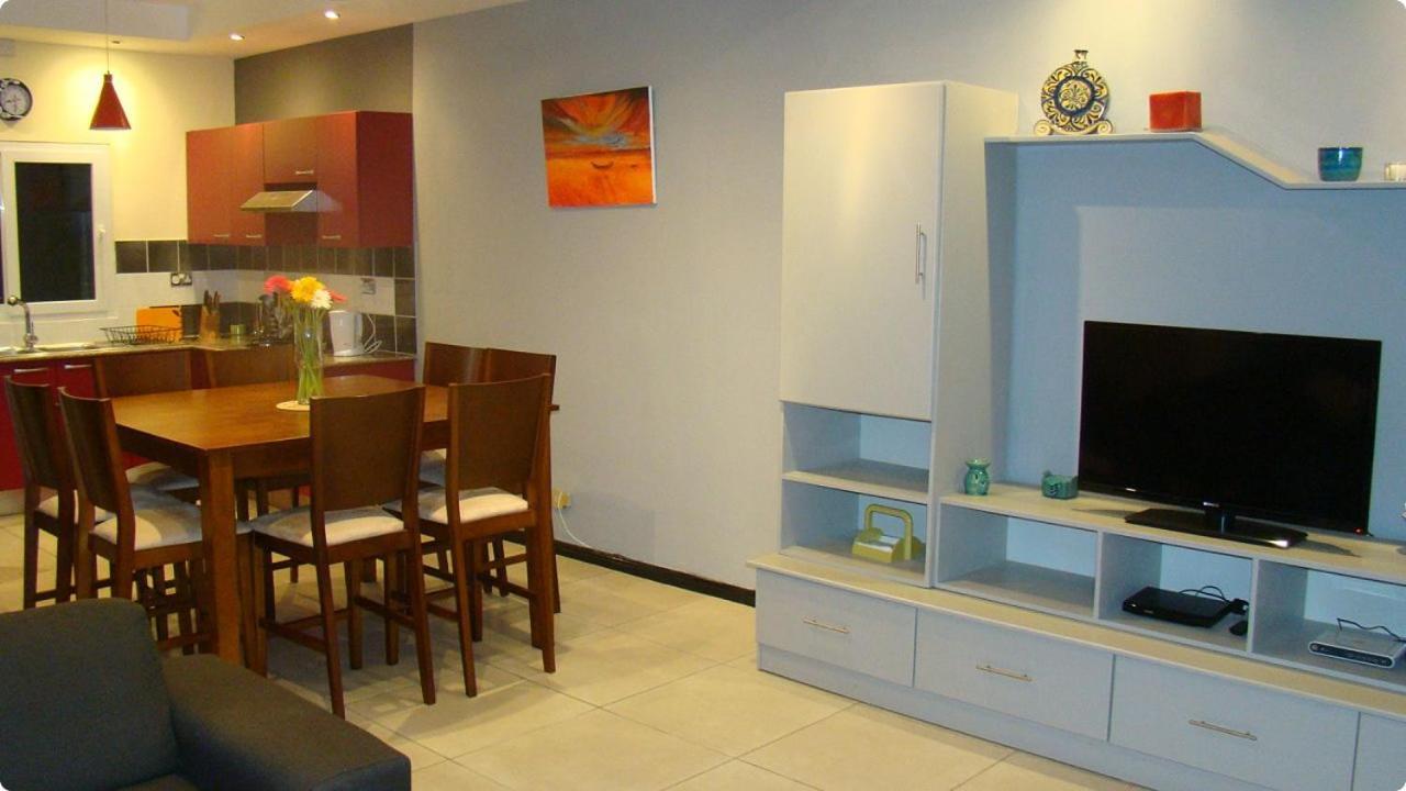 Althea's Nice, Comfy 4 Bedroom Townhouse With Pool In Bay- Ah 1 Grand Baie