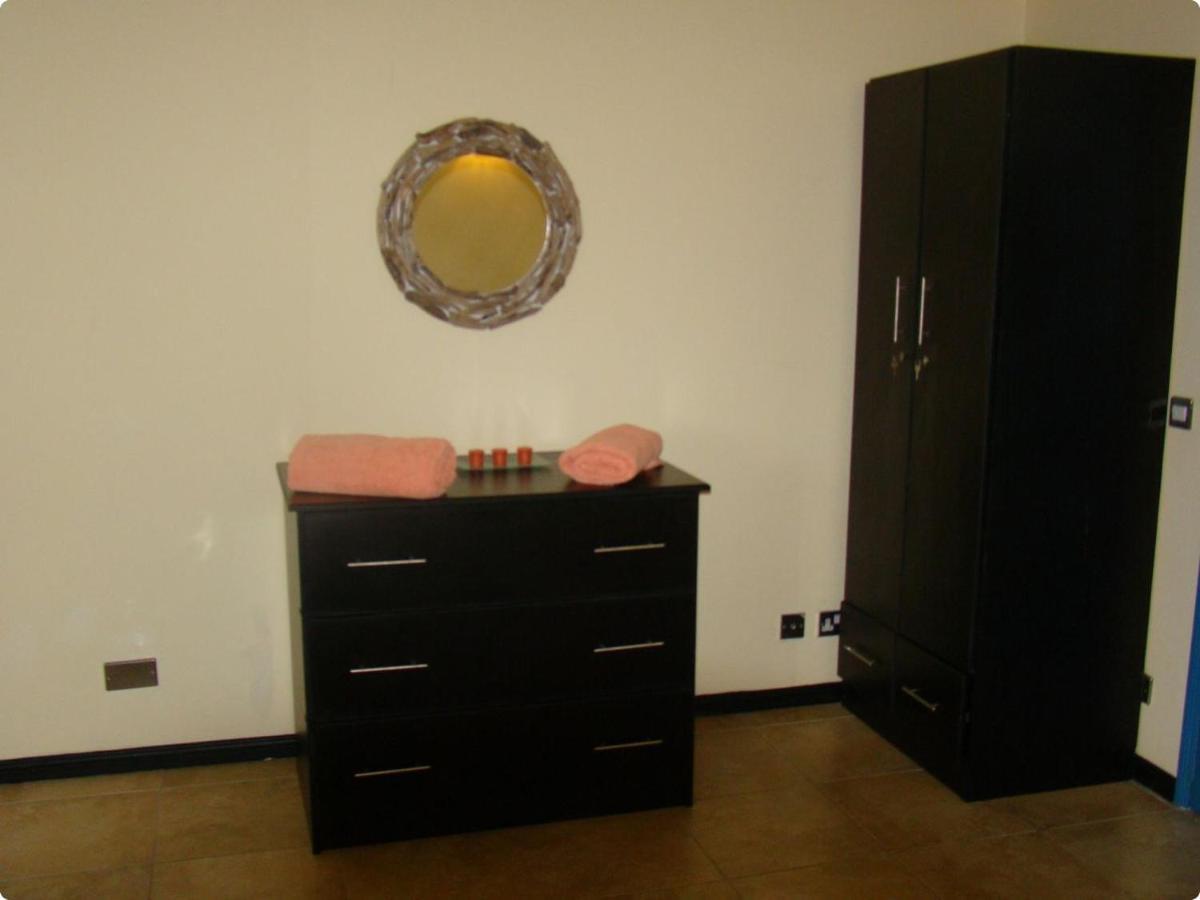 Casa de férias Althea's Nice, Comfy 4 Bedroom Townhouse With Pool In Bay- Ah 1 *