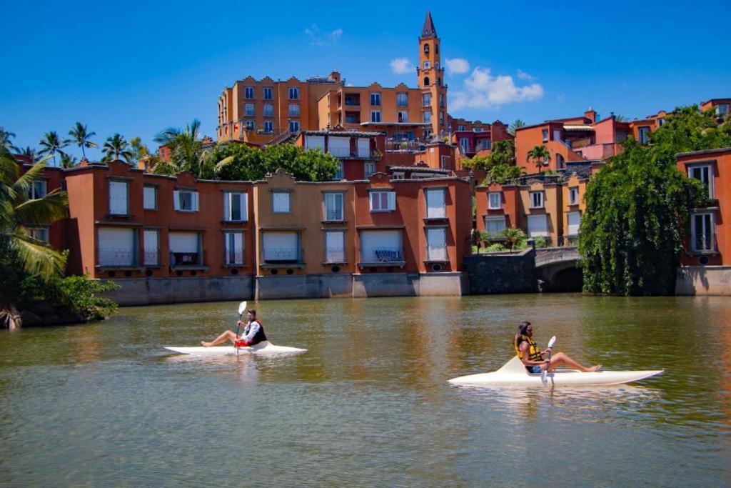 Villa Picturesque Riverside 2-bedroom Ensuite In Port Chambly *