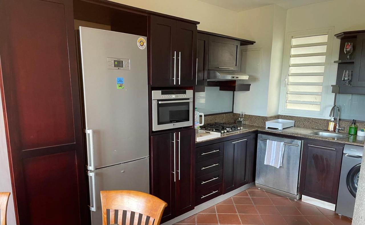 Picturesque Riverside 2-bedroom Ensuite In Port Chambly Villa
