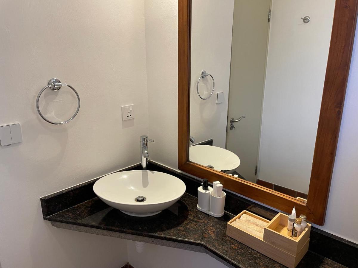 Picturesque Riverside 2-bedroom Ensuite In Port Chambly * Terre Rouge (Mauricio)