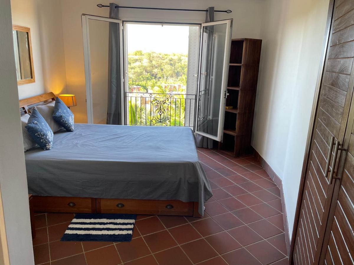 Picturesque Riverside 2-bedroom Ensuite In Port Chambly Villa *