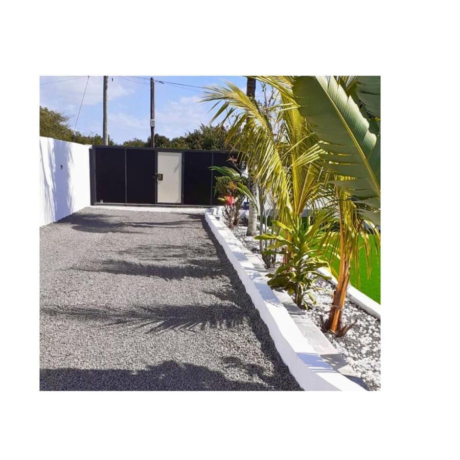 Bella Is 5 Mins From The With Amazing Garden Overlooking The Pool Holiday home