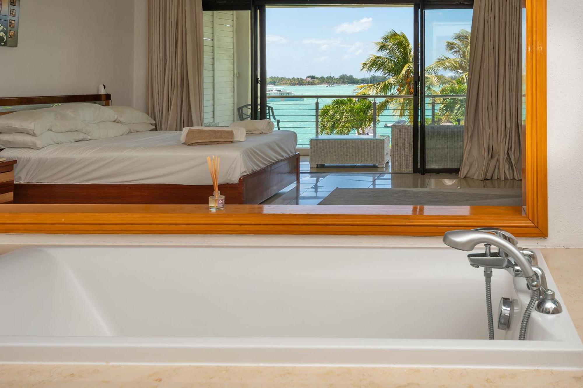 Villa Villa 4 Chambres The Bay, Pieds Dans L'Eau Au Centre De Grand Baie *