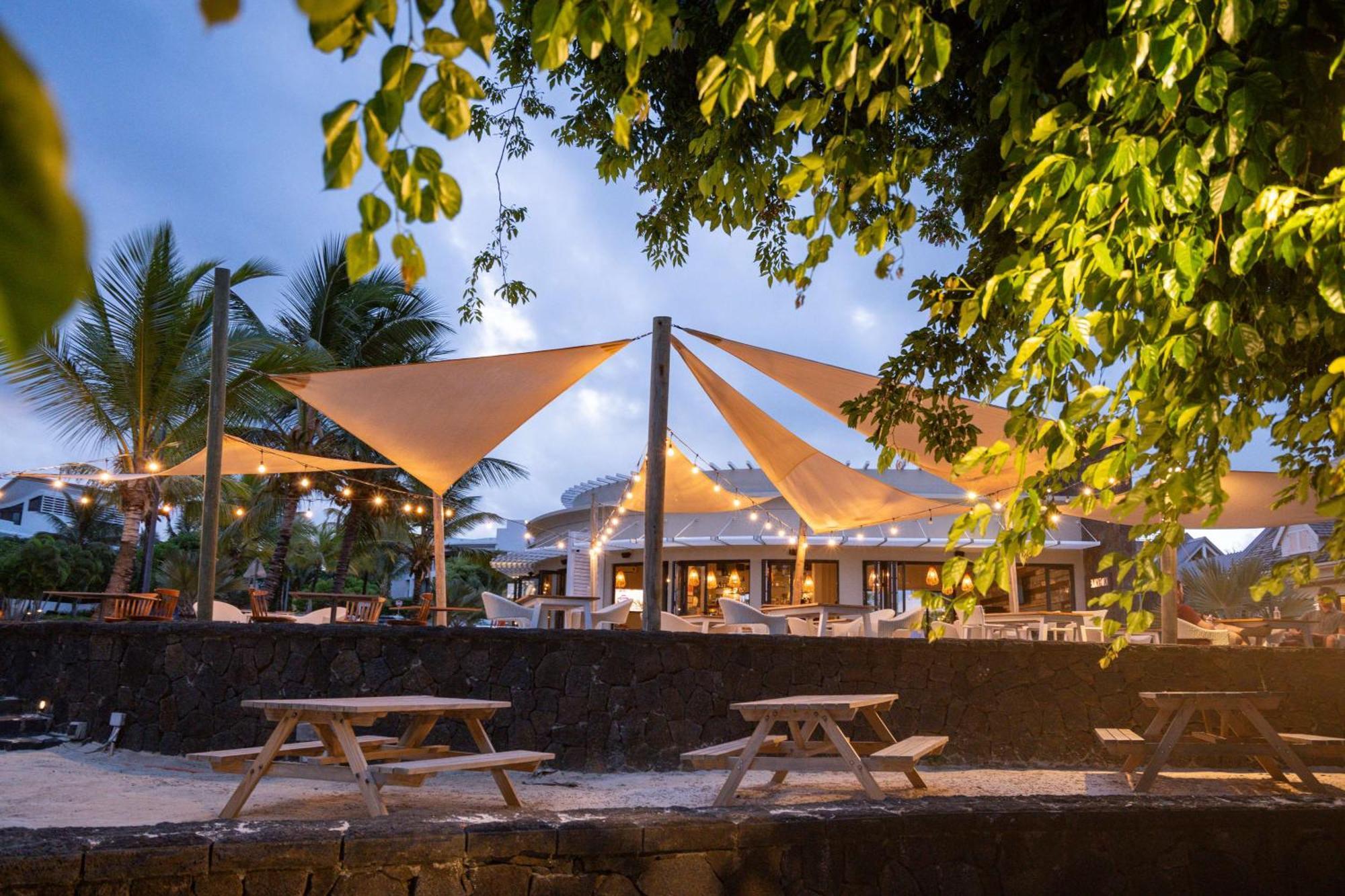 Radisson Blu Azuri & 4* Roches Noires