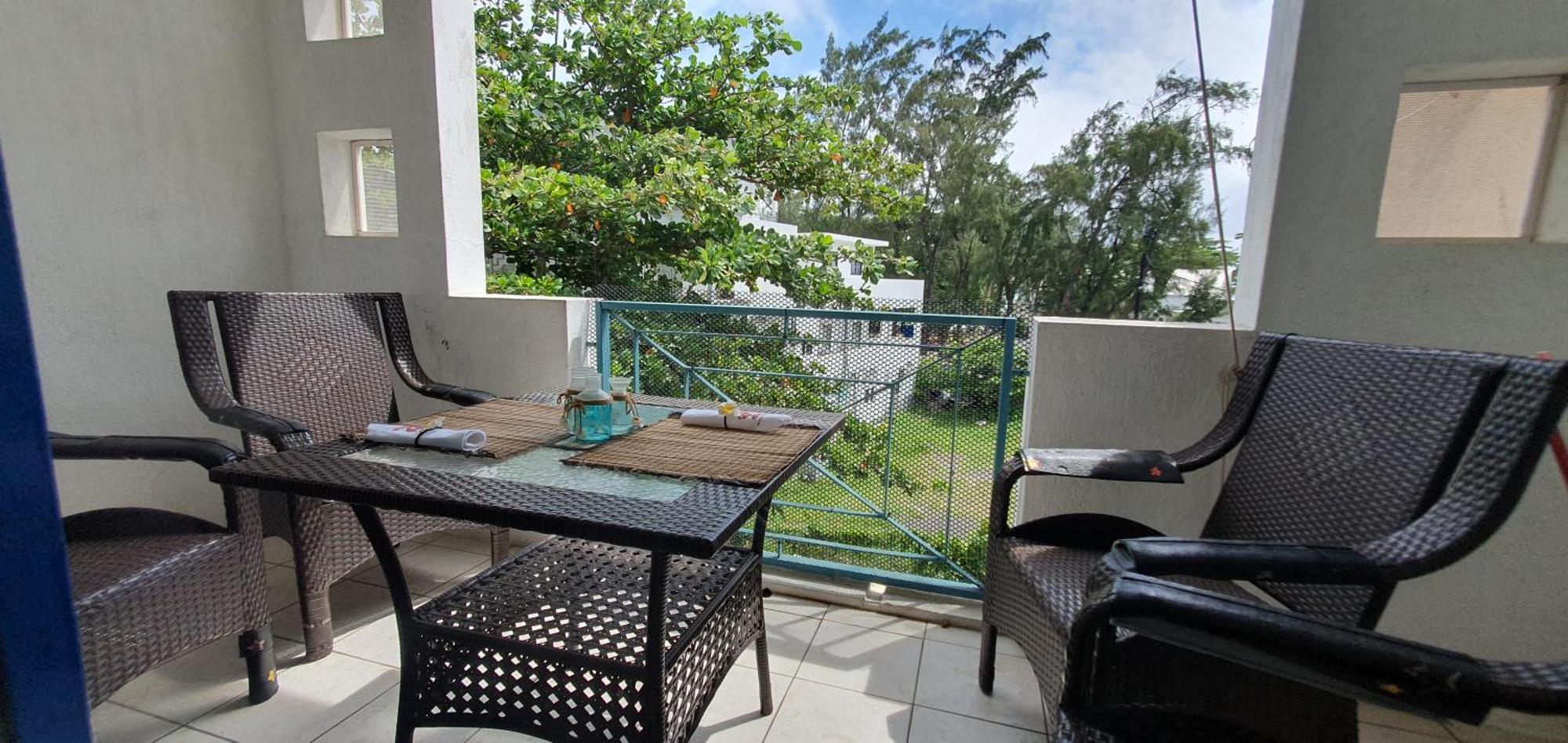 Beachfront Pereybere - Azur Complex Apartment