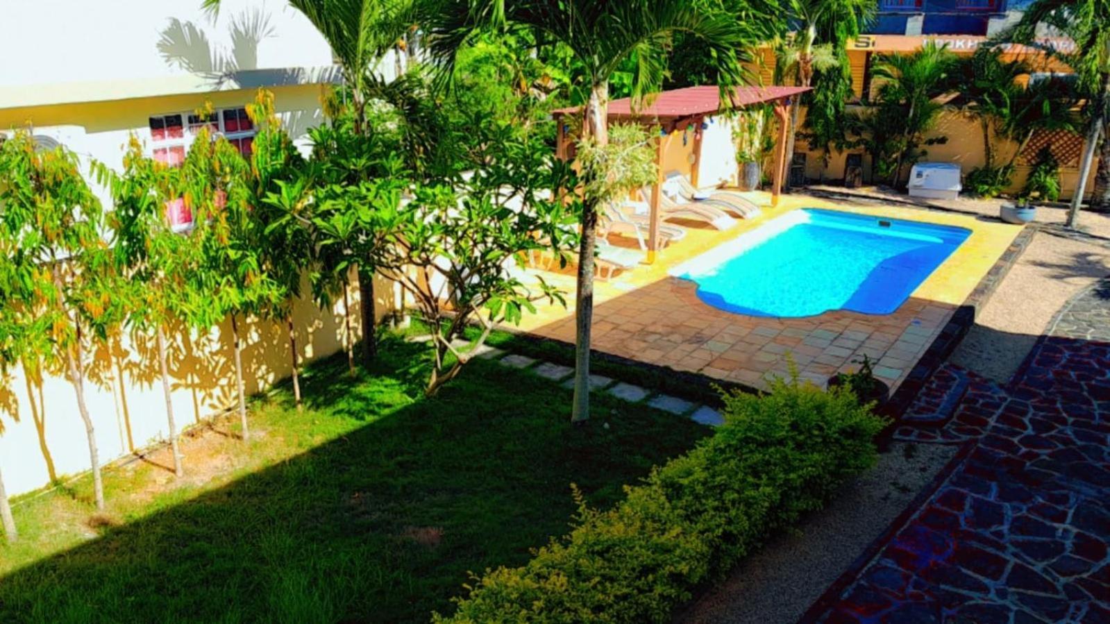 Santa Avec Piscine Et Jardin *