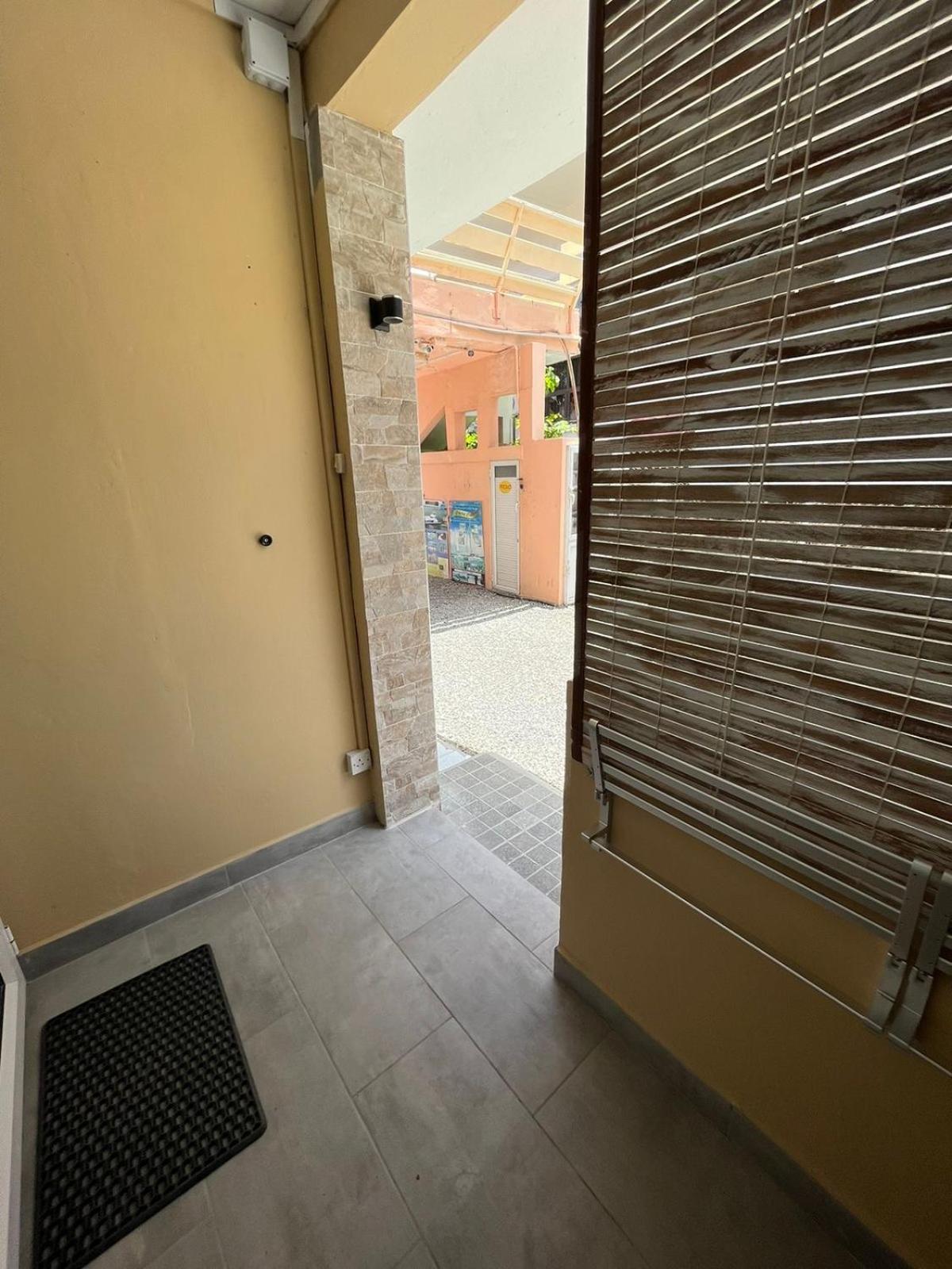 Ebrahim Flats - Grand Baie Beach