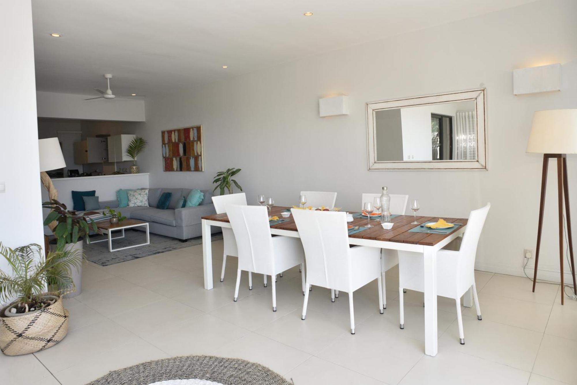 Cap Ouest Beachfront Luxury Penthouse & Apartment *