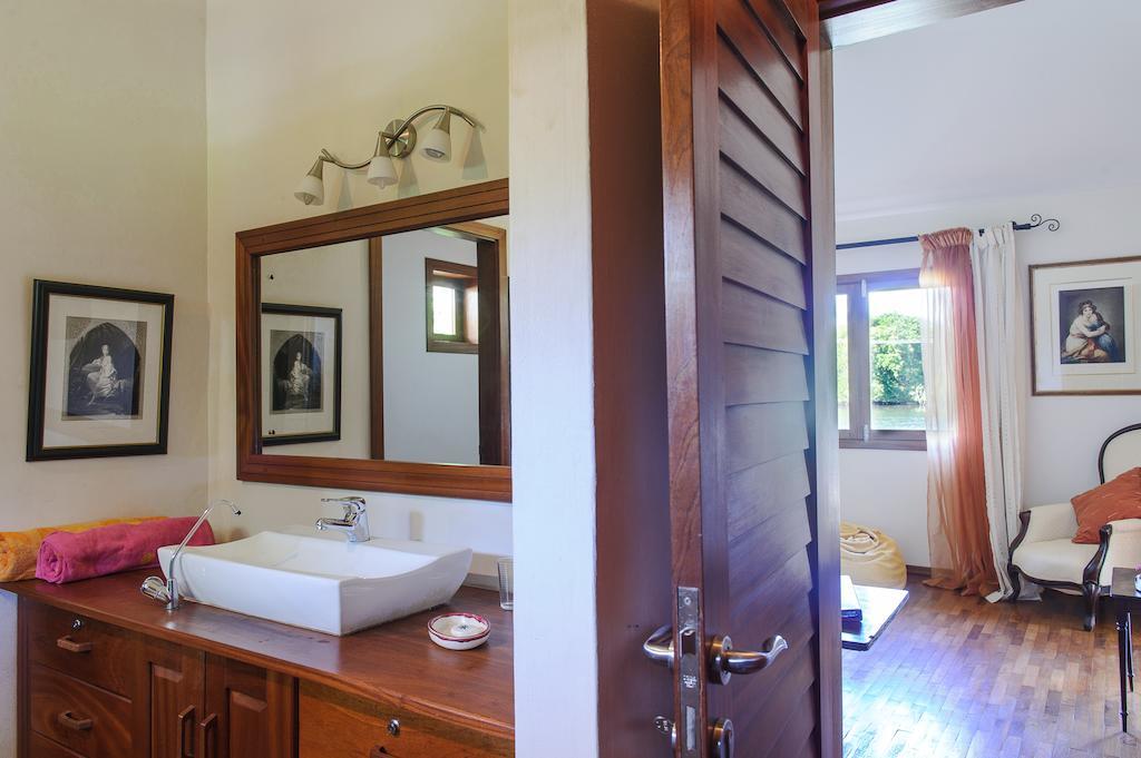 The River House Homestay *