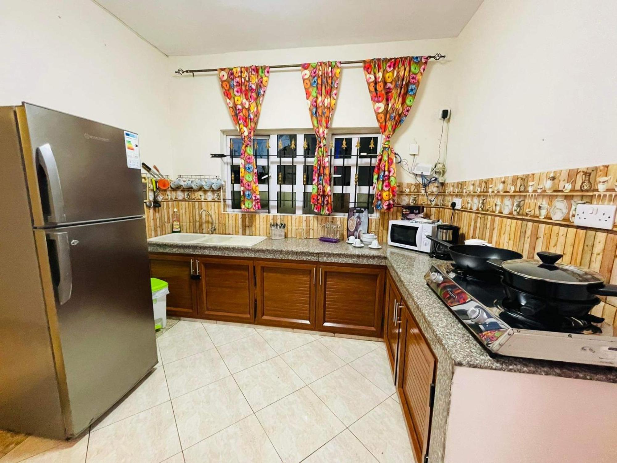 Rs Private With Pool,yard,wifi And 100mts To The *