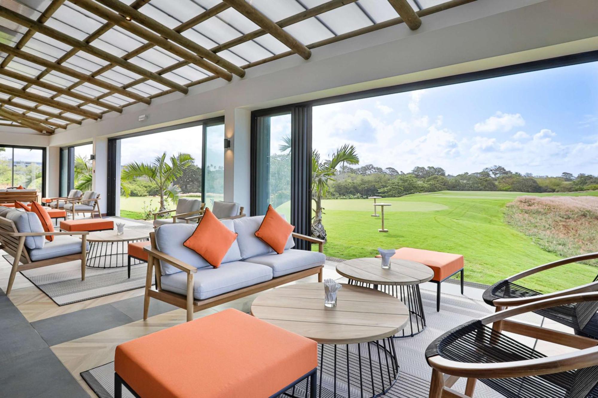 Radisson Blu Azuri & 4* Roches Noires