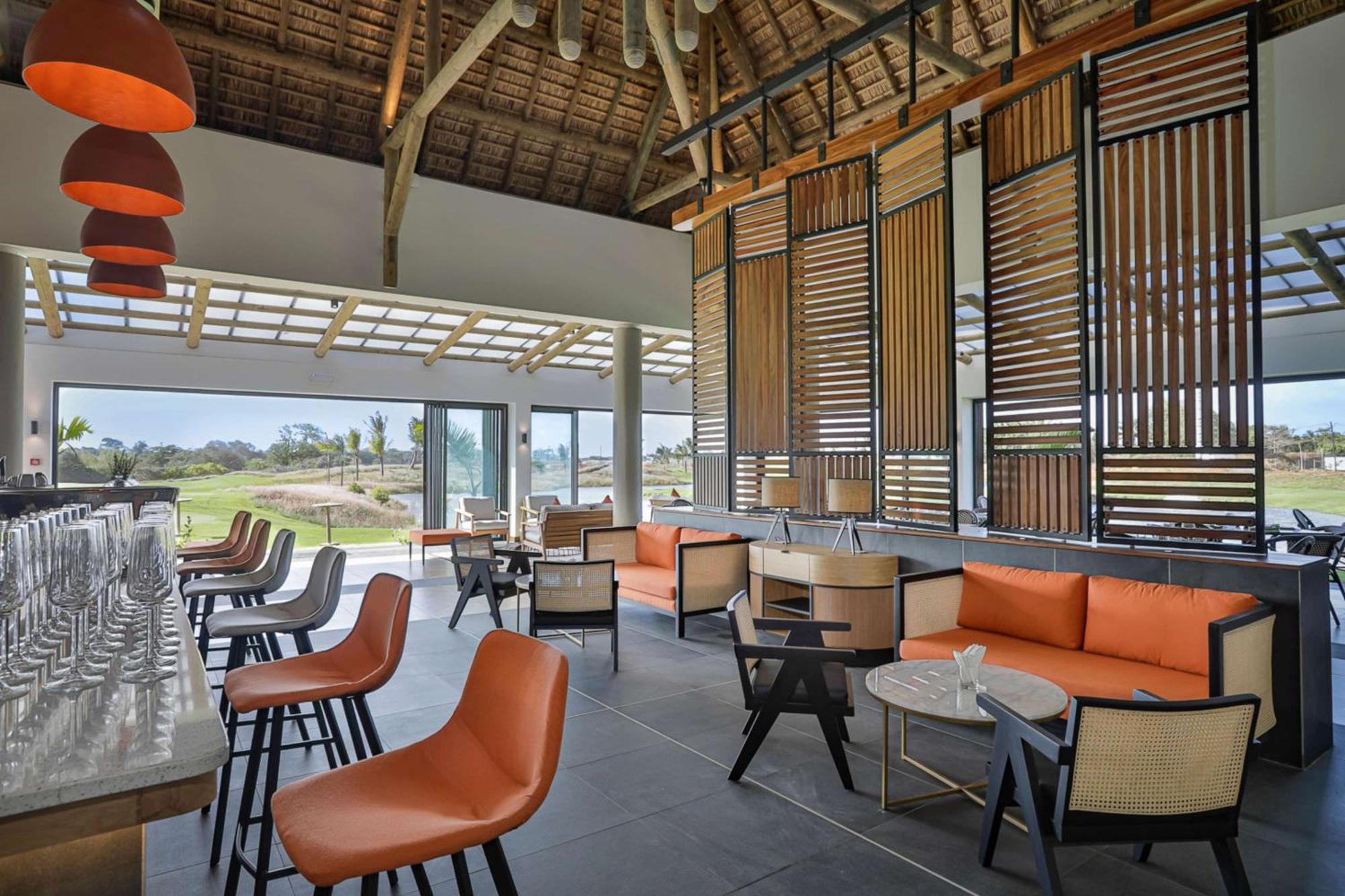 Radisson Blu Azuri & 4* Roches Noires