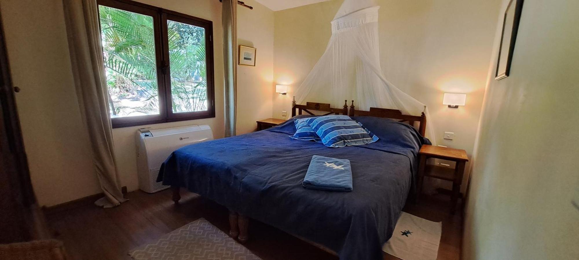 Serenity - Cheerful 2-bedrooms Beachfront Villa.