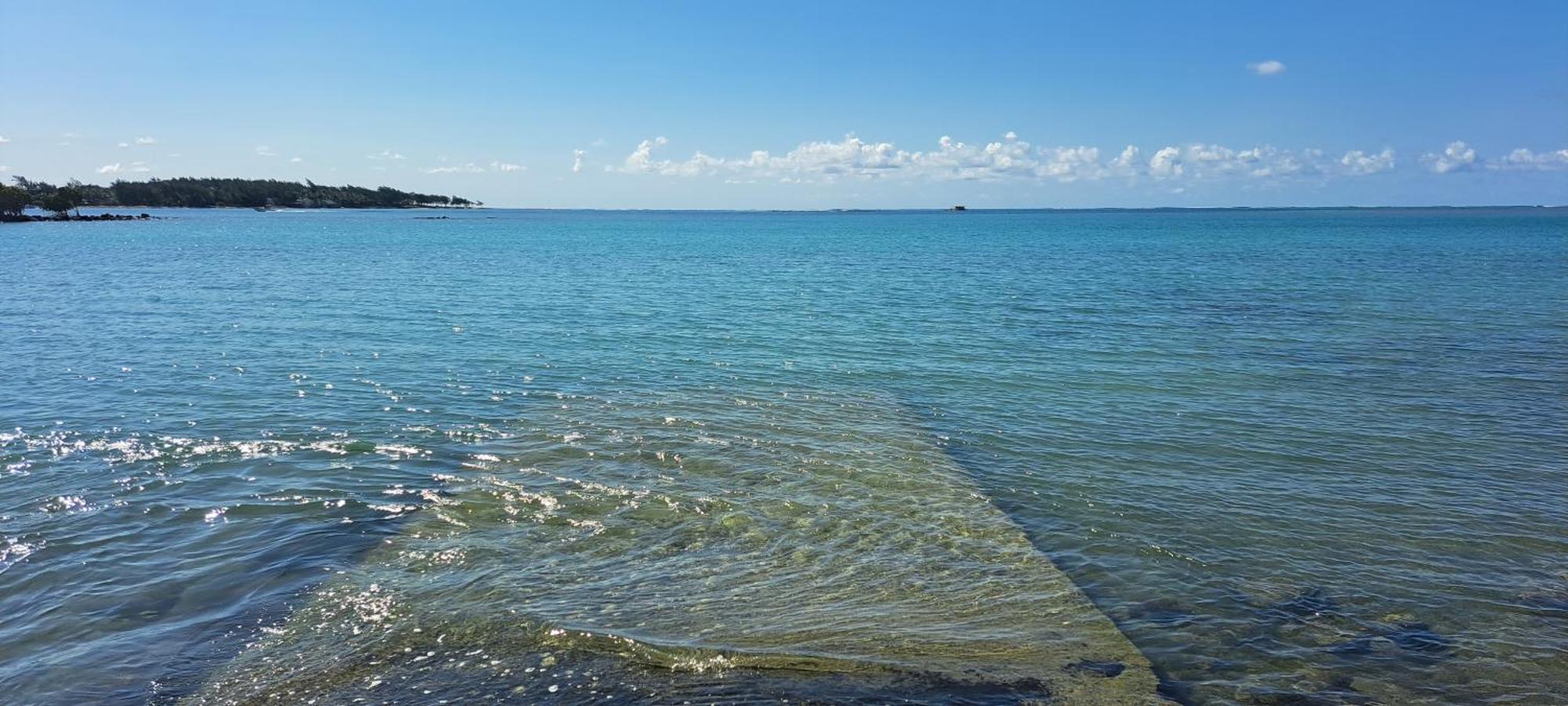Serenity - Cheerful 2-bedrooms Beachfront Villa. Villa *