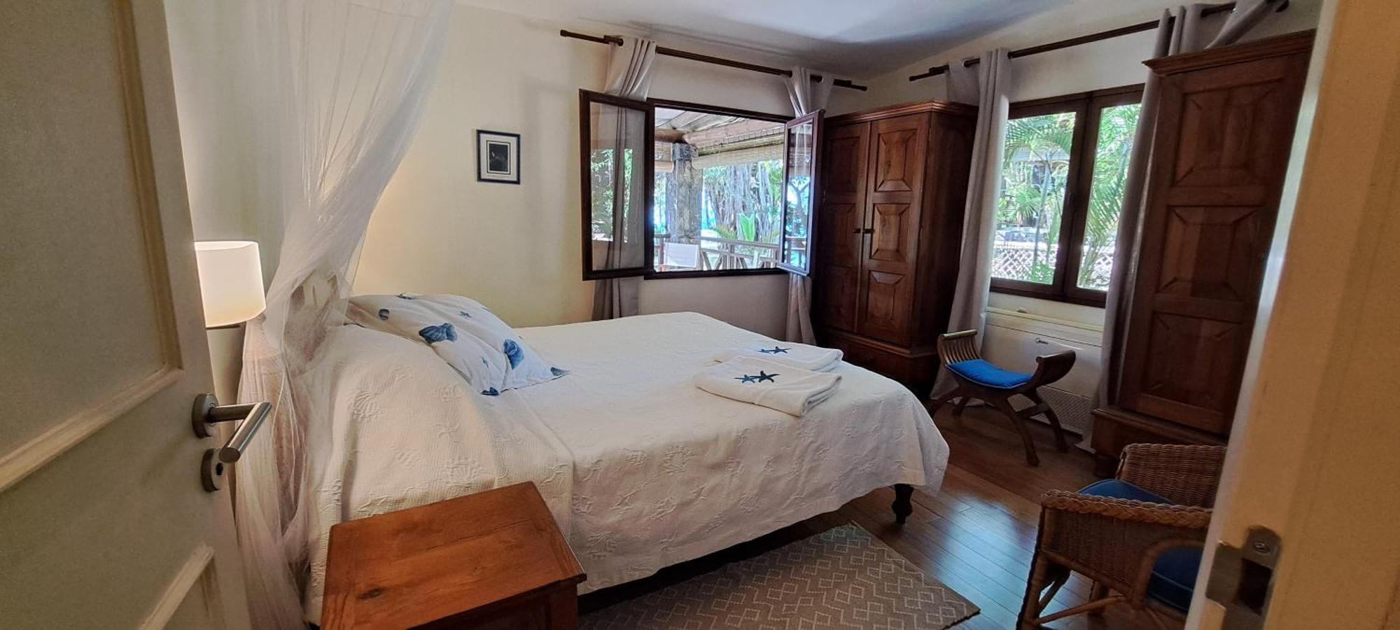 Serenity - Cheerful 2-bedrooms Beachfront Villa. Trou d'Eau Douce