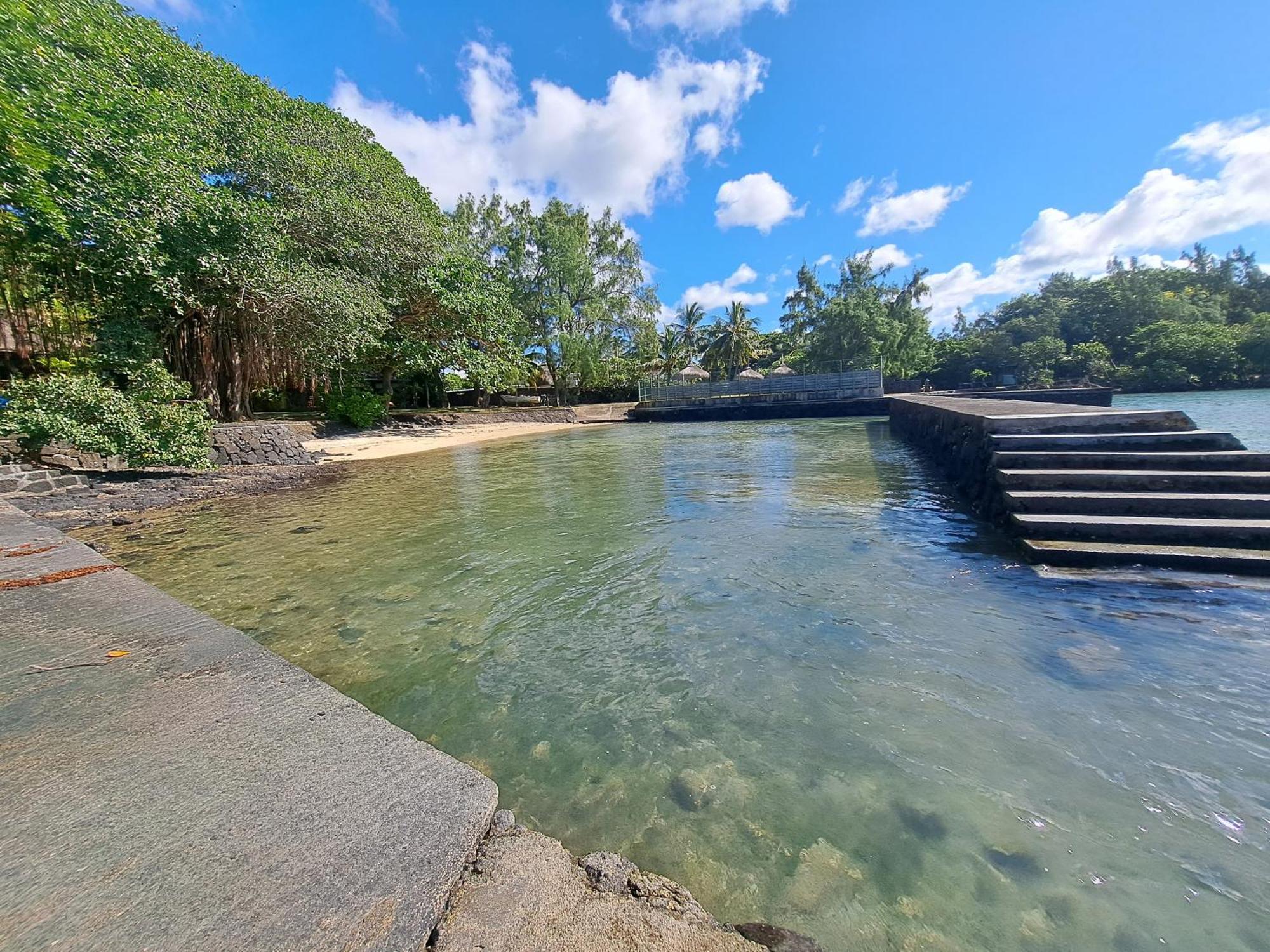 Serenity - Cheerful 2-bedrooms Beachfront Villa. Villa