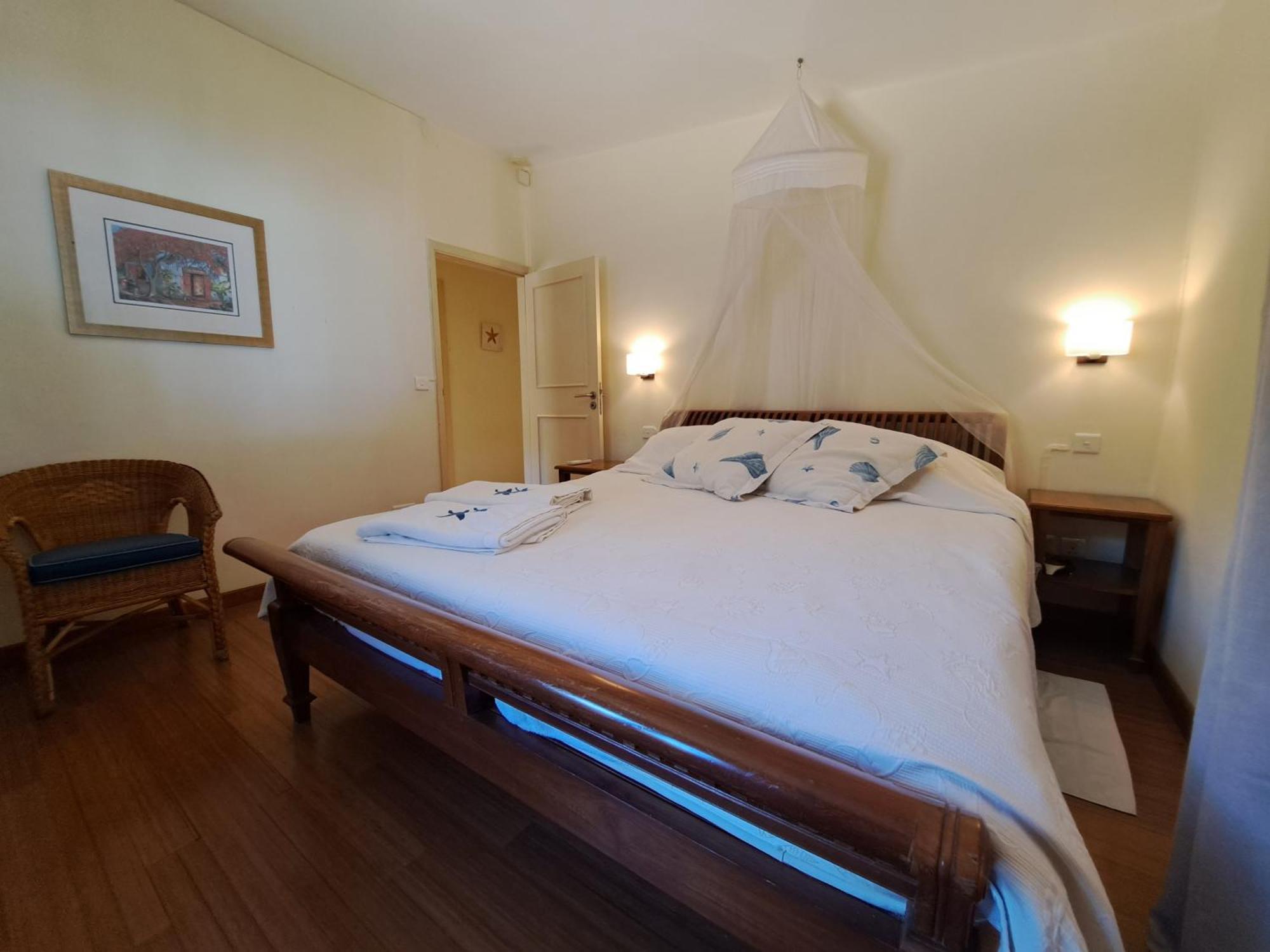 Villa Clair De Lune - Private 2 Bedrooms Beachfront Trou d'Eau Douce
