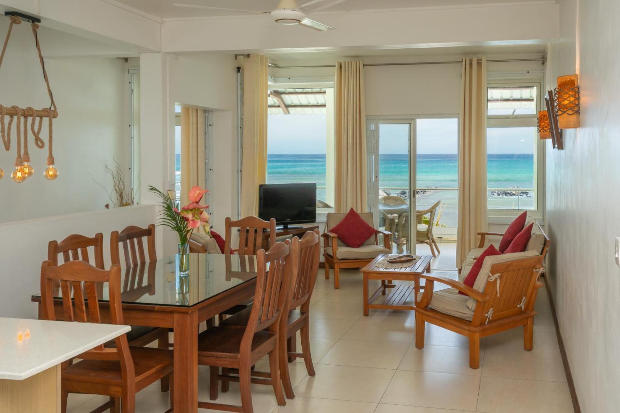 Beachfront Vista Apartment