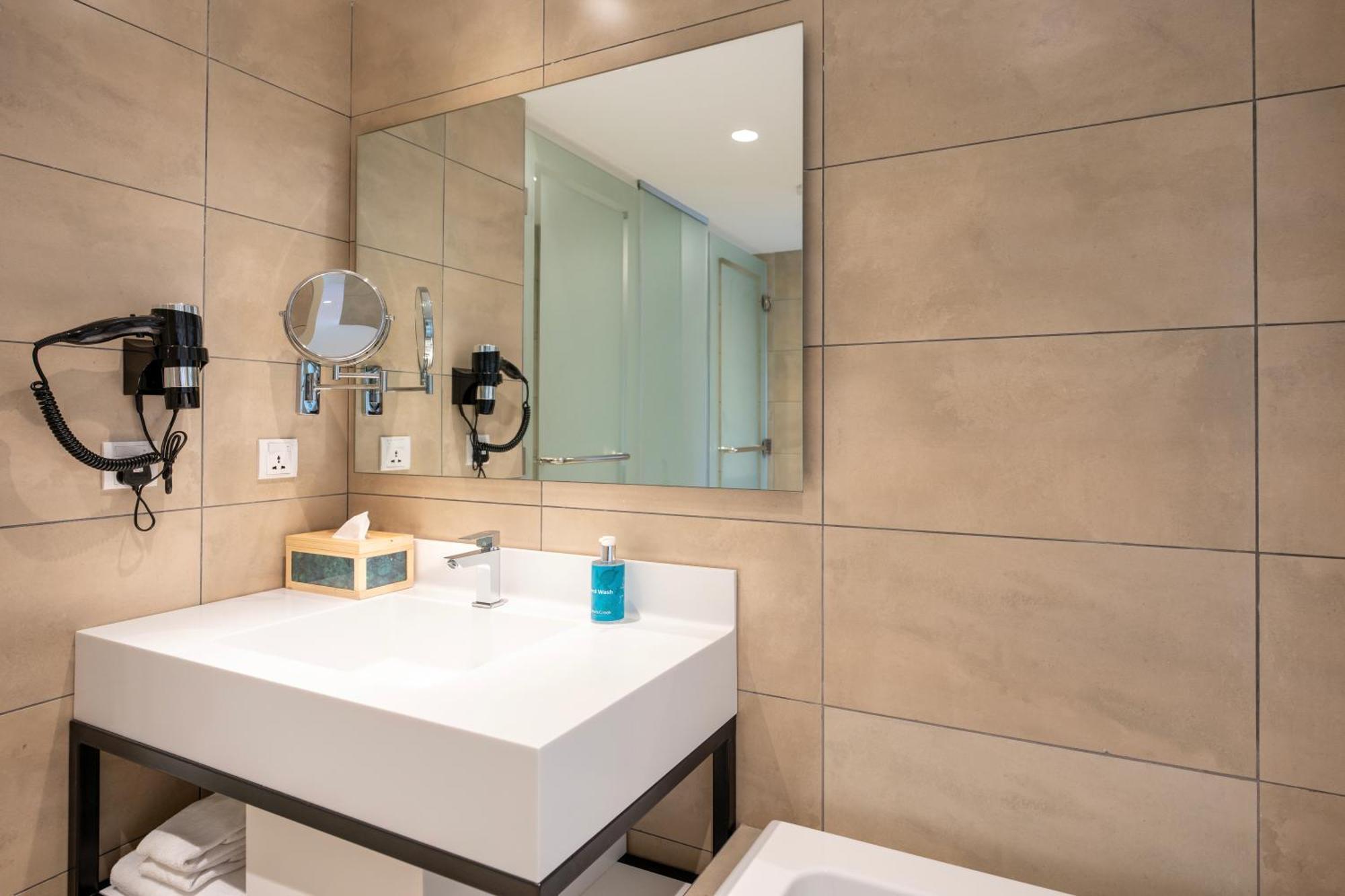 Ocean's Creek 4*