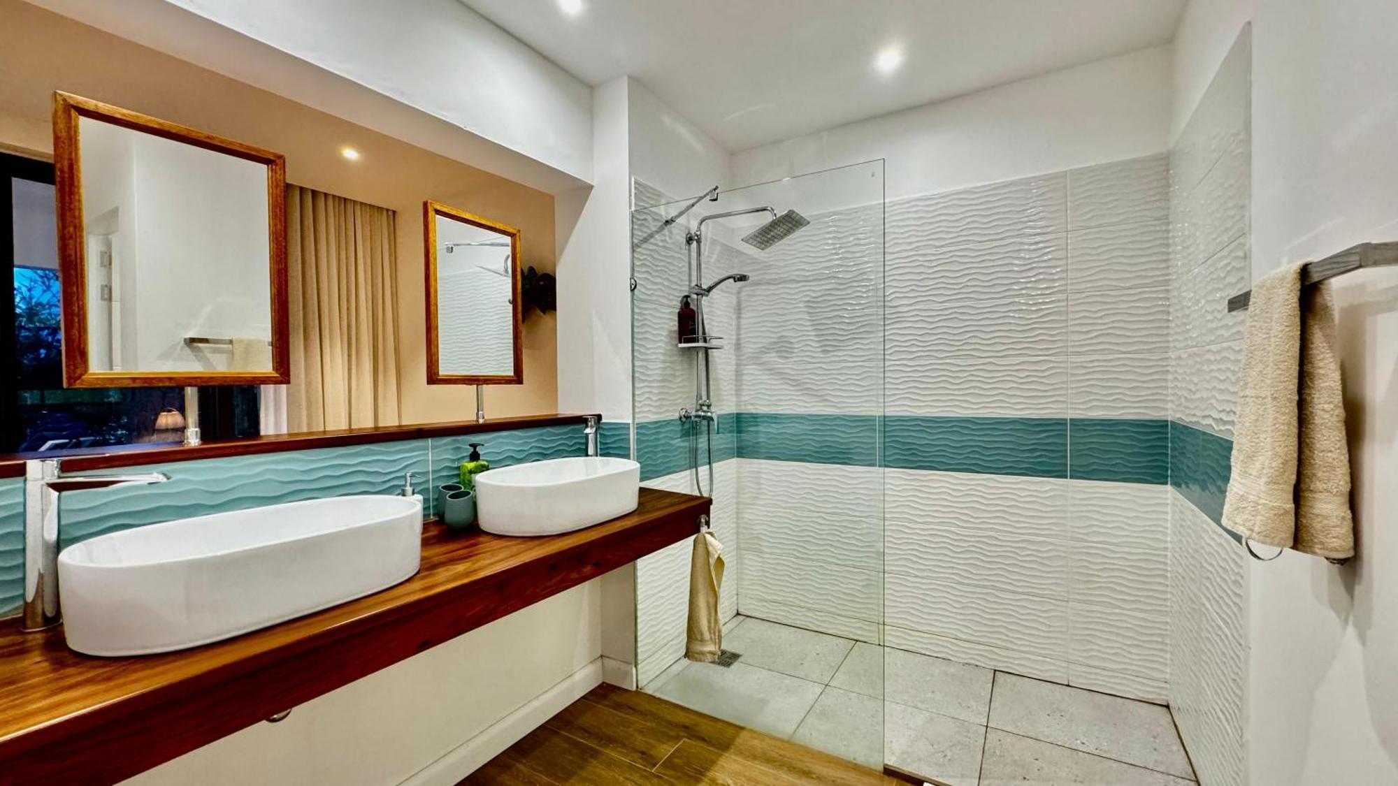 De Luxe Piscine Et Vue Apartment