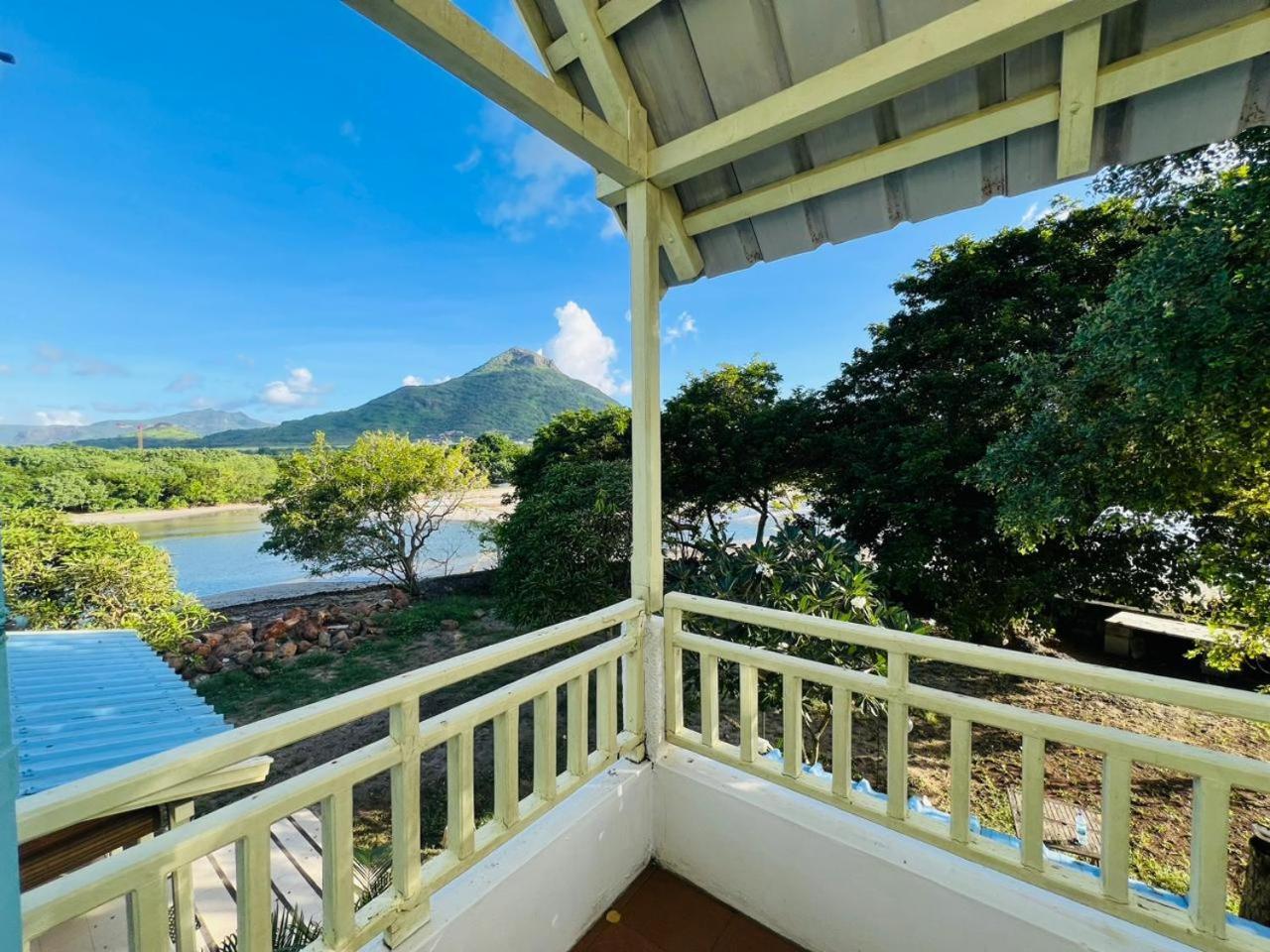 Holiday home Les Fleurs Du Beachfront Residences *